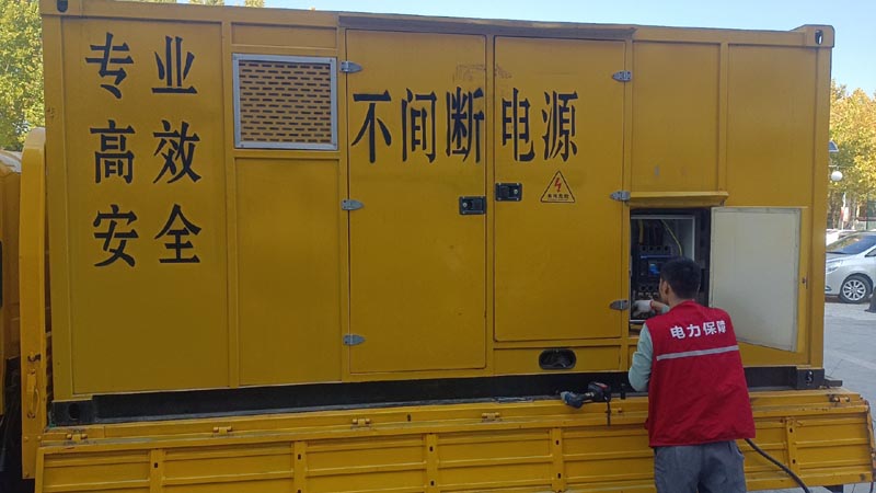 伊州柴油发电机组和UPS电源配合使用时，如何避免切换过程中的电力中断？